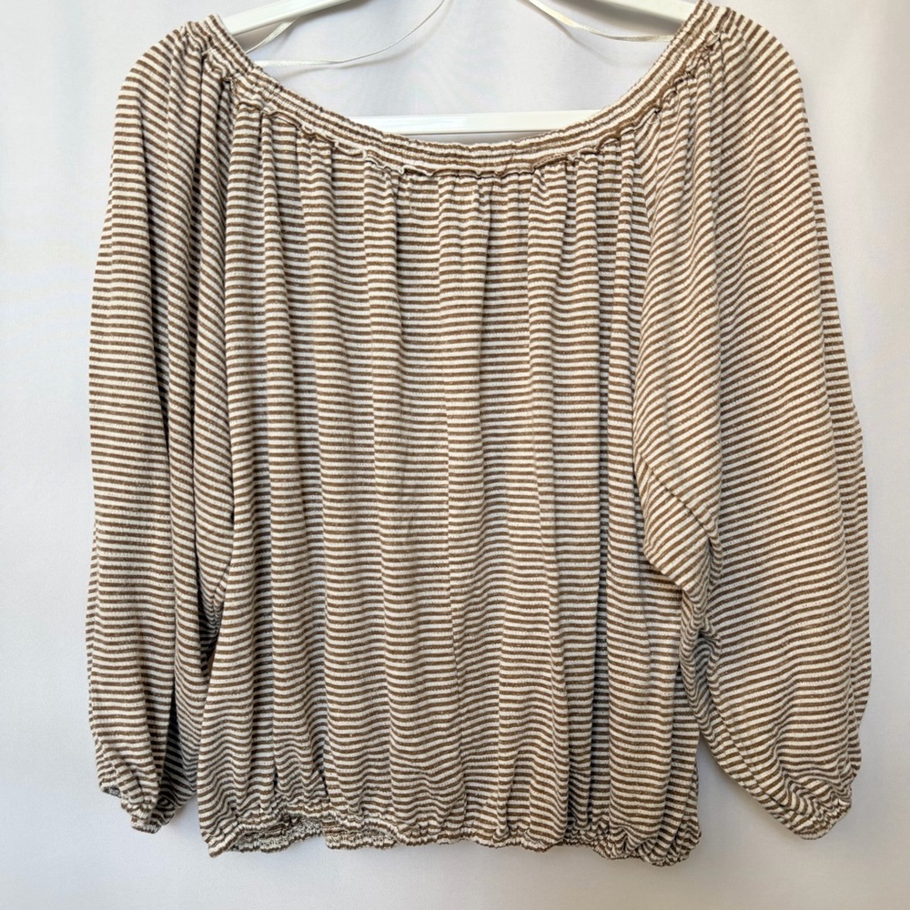 Max Studio Off-Shoulder Striped blouse in Beige and White - Picture 8 of 9